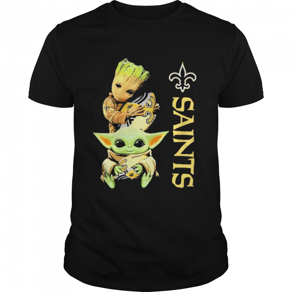 Baby Yoda and Baby Groot hug New Orleans Saints shirt Classic Men's T-shirt