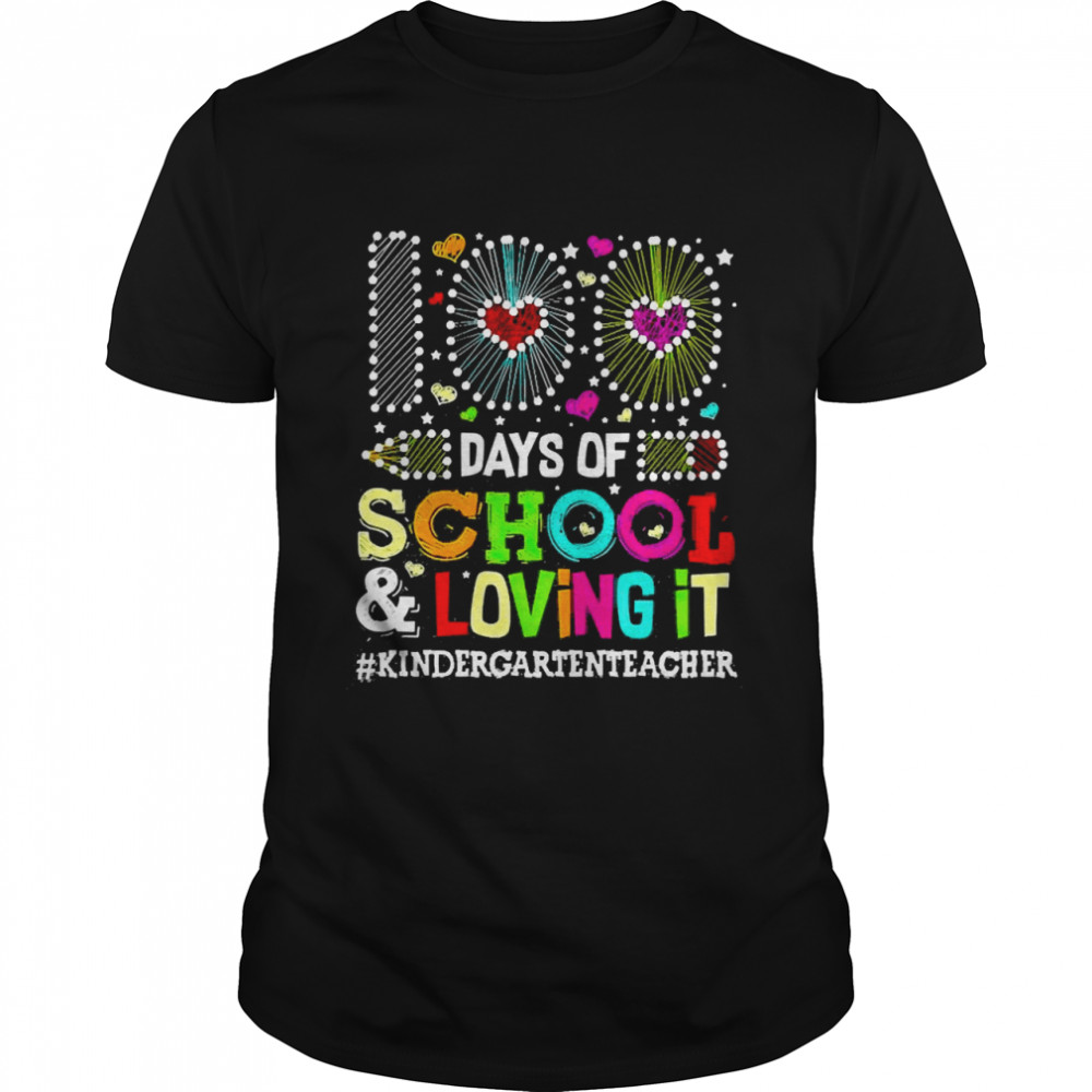 Happy 100 Days Of School And Loving It Kindergarten Teacher  Classic Men's T-shirt
