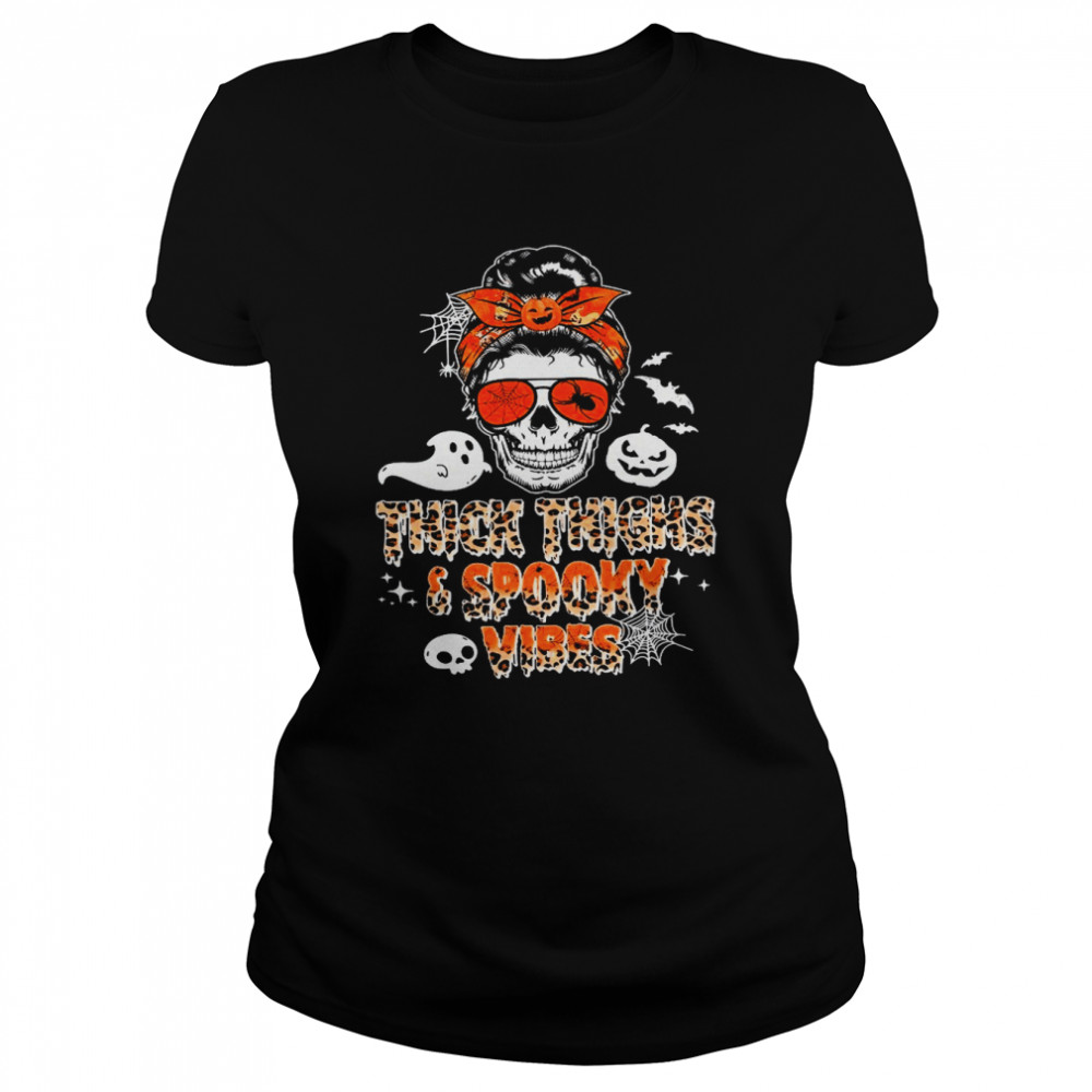 Thick Thighs Spooky Vibes Funny Skull Halloween shirt Classic Women's T-shirt