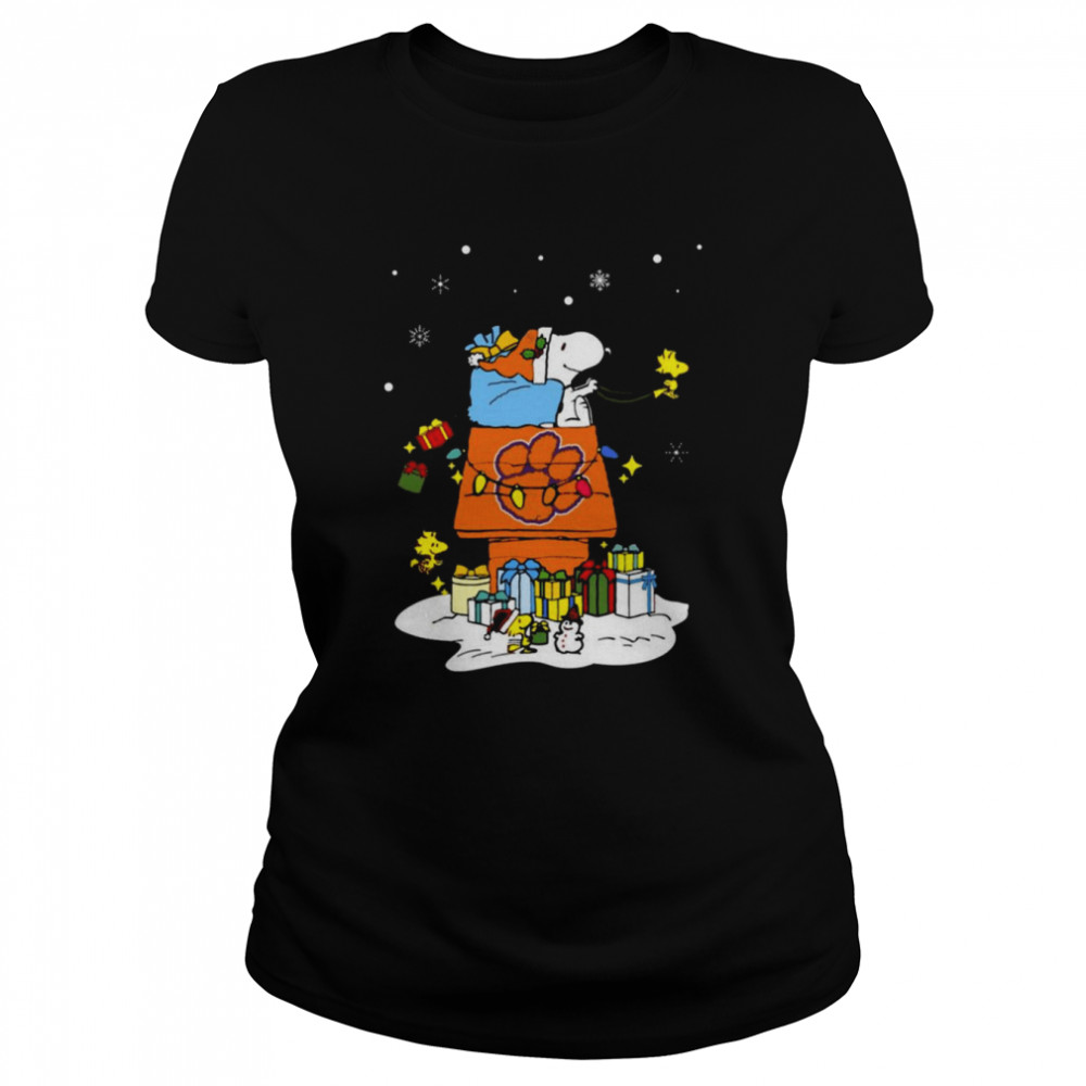 Clemson Tigers Santa Snoopy Wish You A Merry Christmas 2022 Classic Women's T-shirt