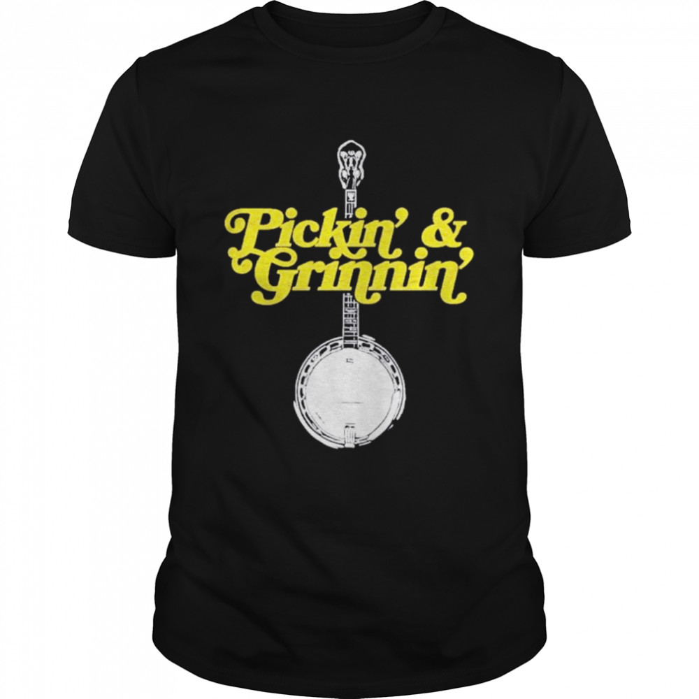 Pickin’ & grinnin’ mountain sun & banjo bluegrass shirt Classic Men's T-shirt