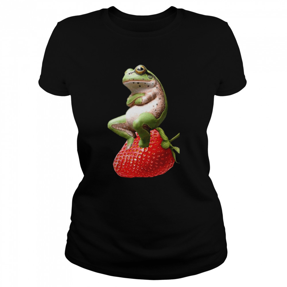 Cute Frog With A Strawberry Animal shirt Classic Women's T-shirt