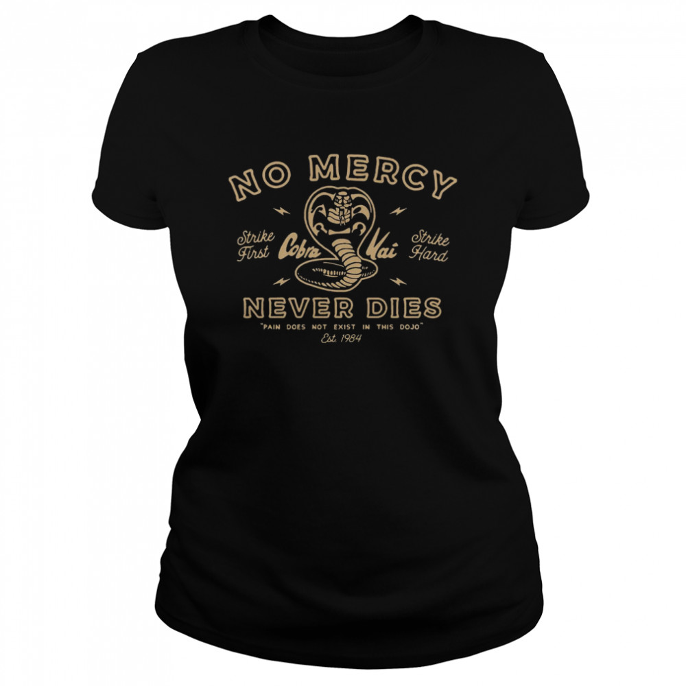 Never Dies Strike Strike Hard Pain Doesn’t Exist In This Dojo shirt Classic Women's T-shirt