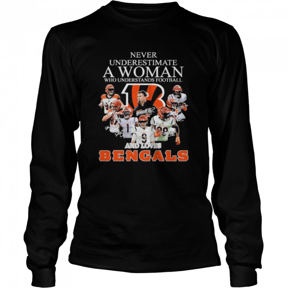 never underestimate a woman who understands football and loves cincinnati bengals signatures 2022 shirt Long Sleeved T-shirt