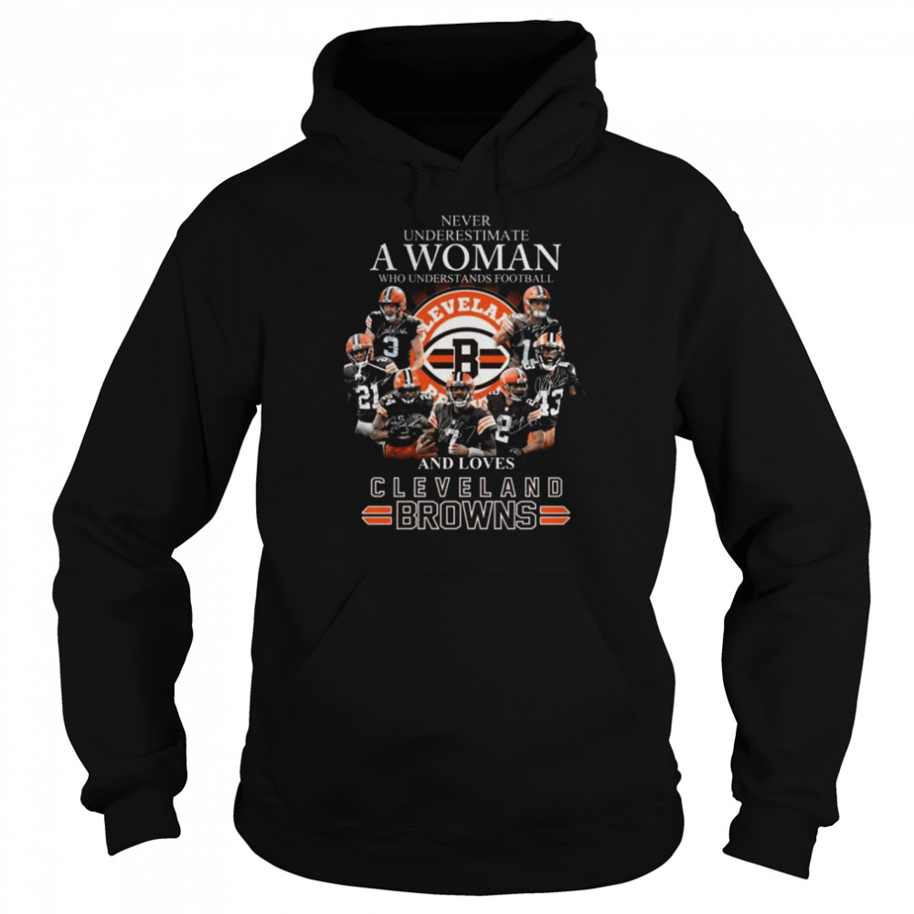 never underestimate a woman who understands football and loves cleveland browns signatures 2022 shirt unisex hoodie