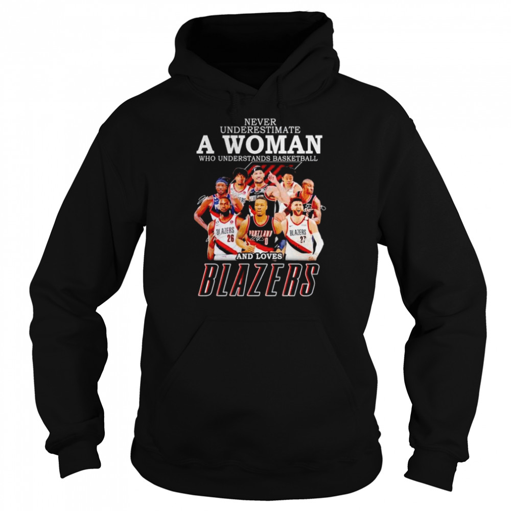 Never underestimate a woman who understands basketball and loves Blazers signatures T-shirt Unisex Hoodie