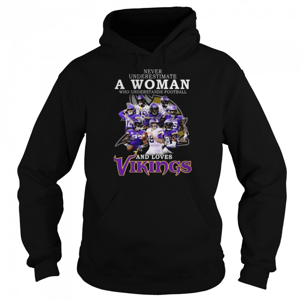 2022 official Never underestimate a Woman who understands football and loves Minnesota Vikings team signatures shirt Unisex Hoodie