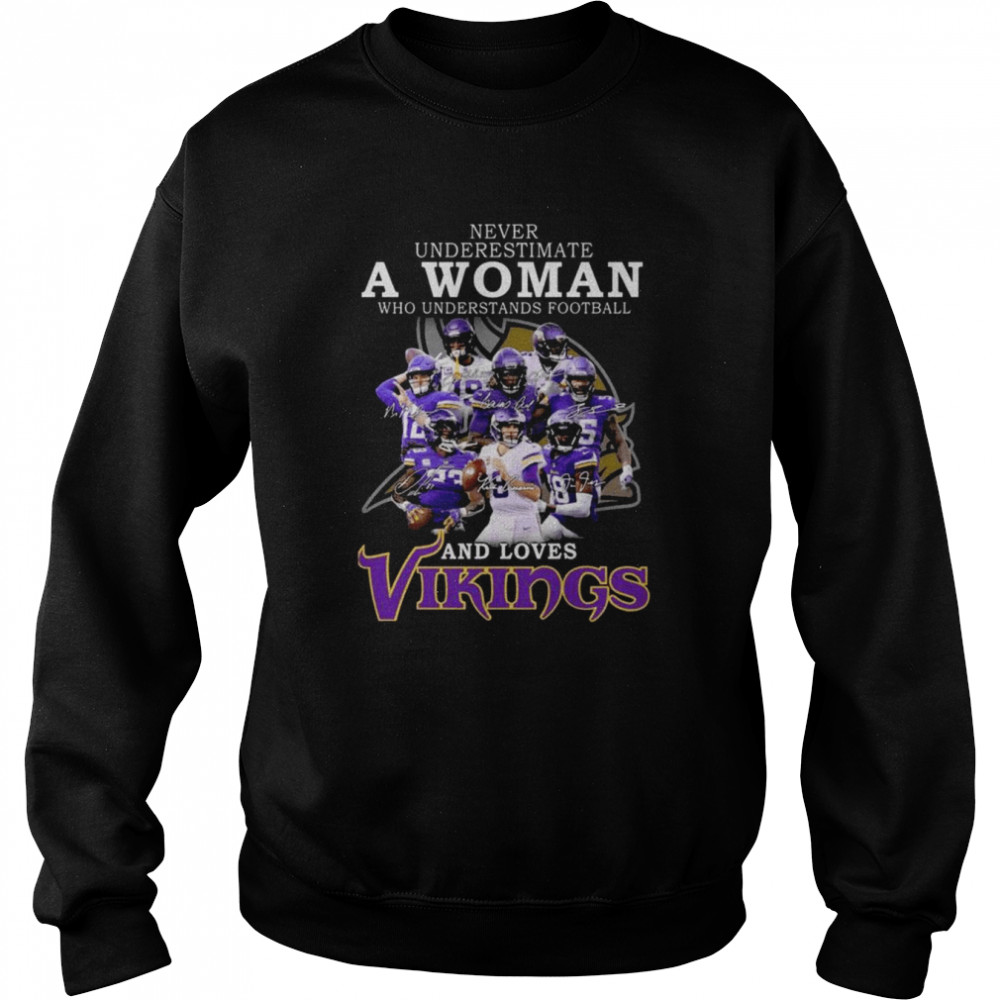 2022 official Never underestimate a Woman who understands football and loves Minnesota Vikings team signatures shirt Unisex Sweatshirt